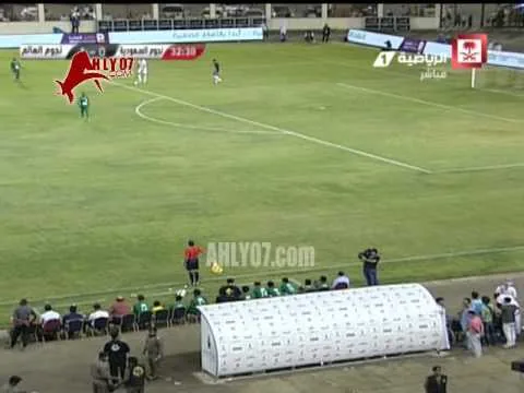تمريرة رائعة للساحر محمد أبو تريكة لكانوتيه امام منتخب السعودية مع نجوم العالم