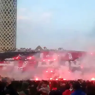 شاهد جماهير الأهلي تهتف جمهوره ده حماه في التتش مع إشعال الشماريخ