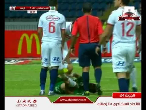 شاهد بكل فجور الحكم سمير محمود عثمان يتغاضى عن طرد لاعب الزمالك احمد توفيق في مباراة الاتحاد السكندري
