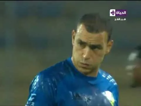 شاهد طرد الحضري بعد اعتدائه على لاعب الزمالك المعار للاسماعيلي وتلبيسه عالمية