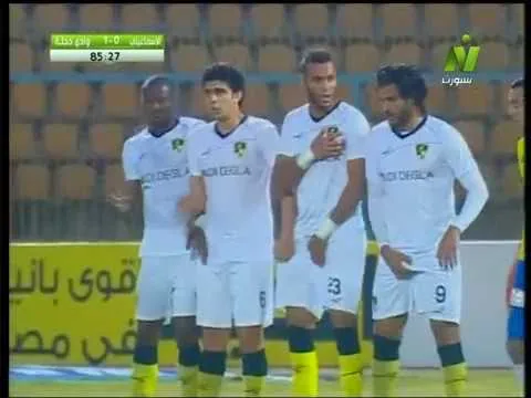 شاهد انفعال حسني عبد ربه على ميدو في المقصورة والجمهور بعد احرازه لهدف قاتل للاسماعيلي في شباك وادي دجلة