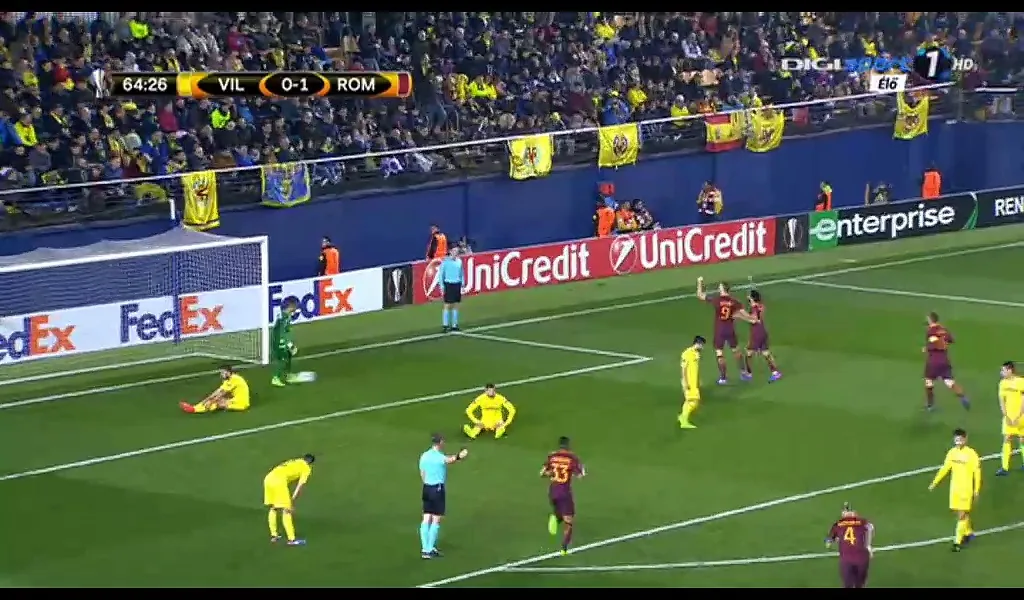 شاهد محمد صلاح بسرعة فائقة يسرق لاعبو فياريال ويصنع الهدف الثاني لروما في مرمى الاسبان بدوري أوروبا