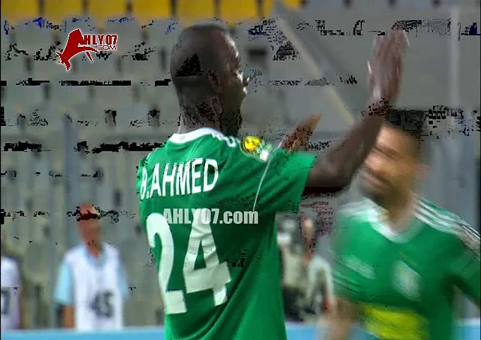 شاهد حصريا بصوت الملعب جماهير الزمالك تقوم بسب لاعبيها بعد تأخرهم بهدف  امام الاهلي الليبي لتسقط أسطورة أوفى جمهور