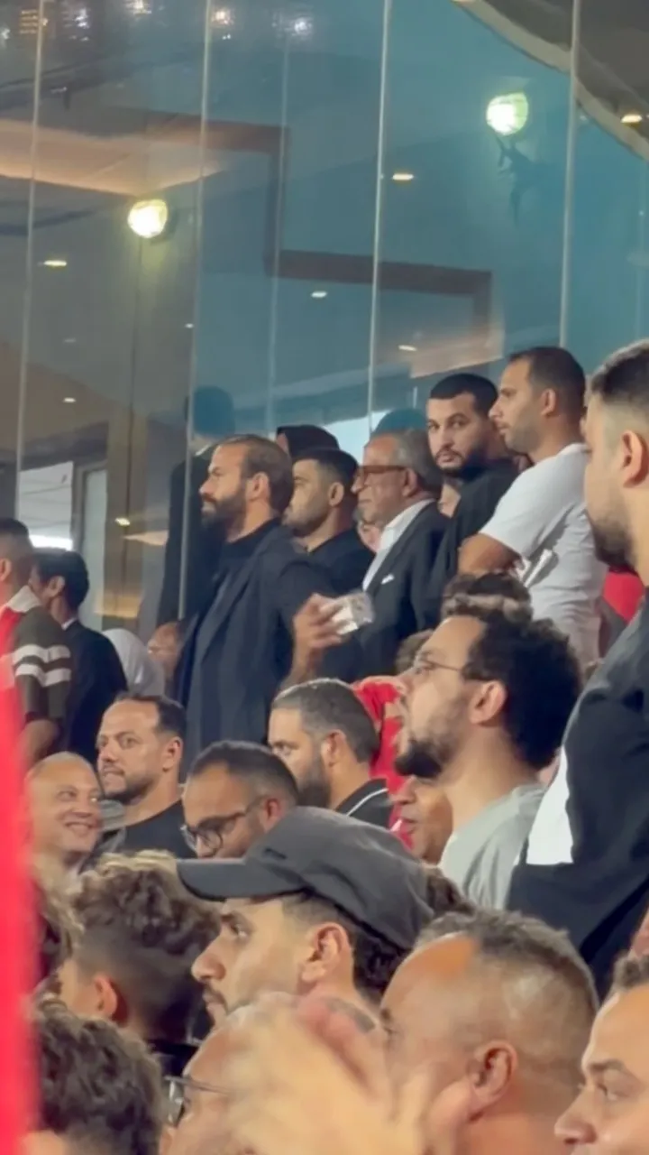 شاهد وجوه الجنايني والزمالكاوية أثناء تحفيل جمهور الأهلي .. القمة 133